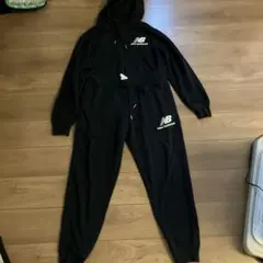 New Balance ブラック スウェットスーツ