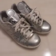 adidas STAN SMITH ミッキーマウス シルバー　お値下げします。