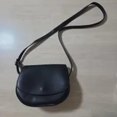 黒 ショルダーバッグ フェイクレザー　丸型　ポシェット