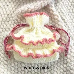 【編み物】なみなみフリルの巾着ポーチ　white＆pink
