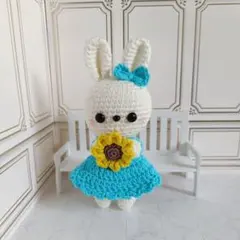 ハンドメイド 羊毛フェルト うさぎ 水色ドレス マスコット - メルカリ