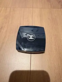 CHANEL ハイライトパウダー ホワイトオパールのサムネイル