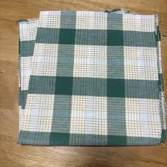 緑と白のチェック柄布地