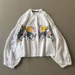 【美品】ザラ　お花　コットン刺繍ブラウス　ボリューム袖　ゆったり