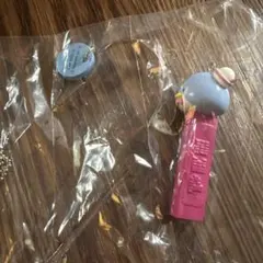 カプセルトイ フィギュア ピンク 水色