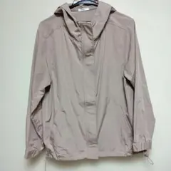 フード付きピンクベージュジャケット
