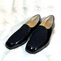 【銀座ヨシノヤ】　美品　スリッポン　外反母趾　22 黒　エナメル　シューズ