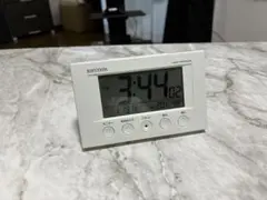 RHYTHM デジタル置時計 ホワイト　電波時計