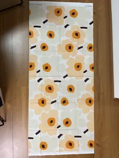 ピエニウニッコ柄マリメッコのファブリック