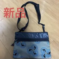 【新品】ナイロン製サコッシュ 青い円と黒い魚デザイン
