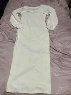 長袖ホワイトロングワンピース