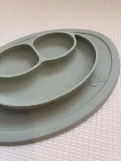グレーのシリコンベビー用食器 3仕切り