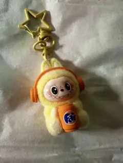 Labubu イエローキャラクターキーホルダー