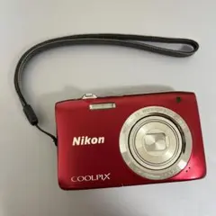 Nikon COOLPIX S2900 レッド デジタルカメラ 本体とケーブル