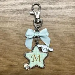 サンリオ　シナモロール　ストラップ　イニシャル　M