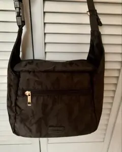 【新品】ラ・バガジェリー 軽量 ショルダーバッグ