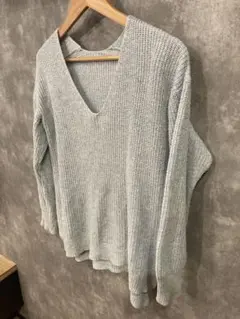 ライトグレー Vネック 長袖セーター