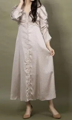 DEICY：ベージュドット柄ロングワンピース