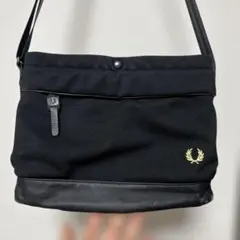 ‼️FRED PERRY ‼️ショルダーバッグ ブラックのサムネイル