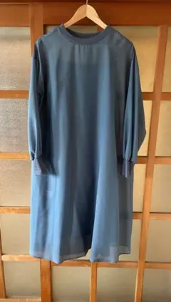 美品 シアーロングワンピース ブルー
