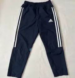 adidasウインドブレーカー　パンツ 　130cm