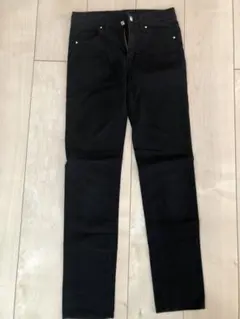 ユニクロ　ズボン　黒　135〜145