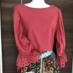 w closet バルーン袖　トップス　赤ピンク　お花　アイレットのサムネイル