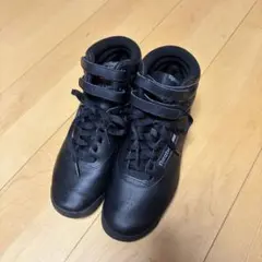 【極美品】Reebok CLASSICハイカット スニーカー ブラック24.5