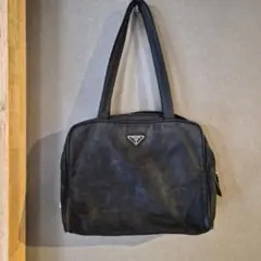 A4可/肩掛け可　 プラダ トートバッグ テスート 三角ロゴ ブラック マチあり