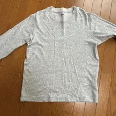 UNIQLO グレー 長袖Tシャツ Sサイズ