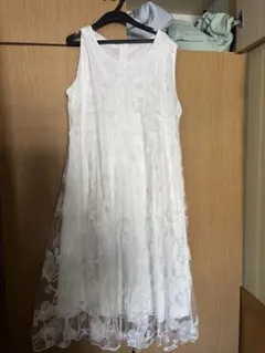 ホワイト フラワー刺繍 ノースリーブワンピース