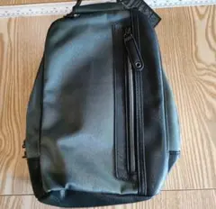 タグ付き新品　ウイメンズ　男女兼用可能　ボディーバッグ　ＵＳＢ付