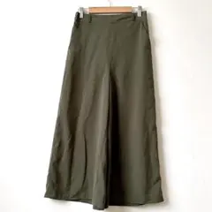 カーキ ワイドパンツ