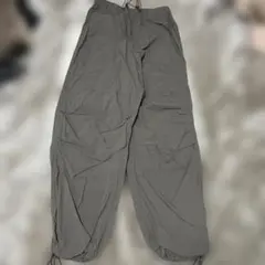 GU カーゴパンツ　ズボン　カーキ