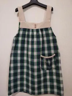 緑と白のチェック柄エプロン　前後両用　木製ボタン　綿100%