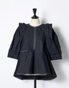 OHGA FRILL BLOUSE 裾フリルブラウス ブラック【美品】 - メルカリ