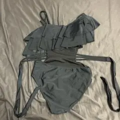 フリル付きブラックセパレート水着