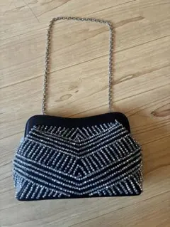 【新品未使用】ビーズ装飾クラッチバッグ ブラック/シルバー