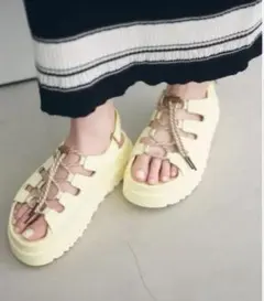 新品未使用⭐︎ 【UGG for emmi】GOLDENGLOW TOGGLEのサムネイル