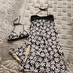 BLACK&WHITE　花柄ビキニ　セパレート水着　カバーワンピース付 11L