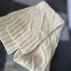 ケーブル編み ニットマフラー　ハンドメイド