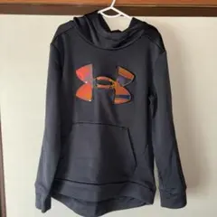 Under Armour ブラックパーカー　140