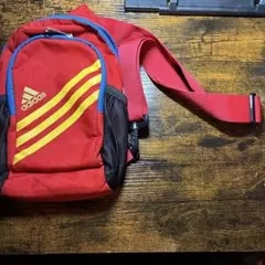 adidas ボディバッグ レッド ストライプ