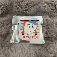 ちいかわ　もぐもぐ本舗　ハチワレ　アクリルバッジ