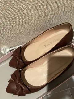 DIANA ブラウンリボンポインテッドトゥパンプス