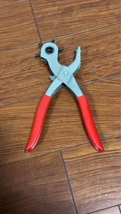 回転式穴あけパンチ