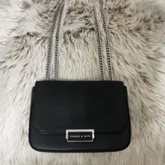 CHARLES&KEITH プッシュロック チェーンハンドルバッグのサムネイル