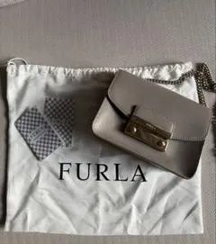FURLA グレー レザー ショルダーバッグ