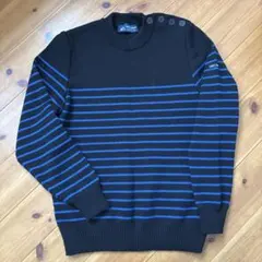 SAINT JAMES 黒と青のストライプ ニットセーター