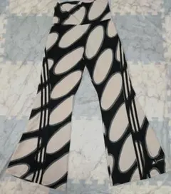 アディダス　Marimekkoフレアパンツ